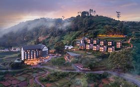 The Golden Ridge Hotel